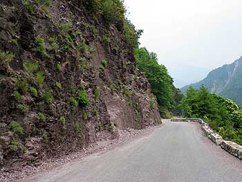 D30 vor Saint Sauveur sur Tinee